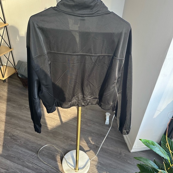 H&M Cropped Quarter Zip - Picture 3 of 3